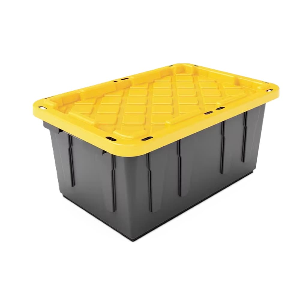 Home Depot HDX 102 L 强塑箱立体实物图，展示黄色箱盖与黑色箱体的顶部及两侧